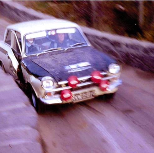 Jim, au volant, après avoir tapé un peu...
Contribution Colin Barnett / Facebook